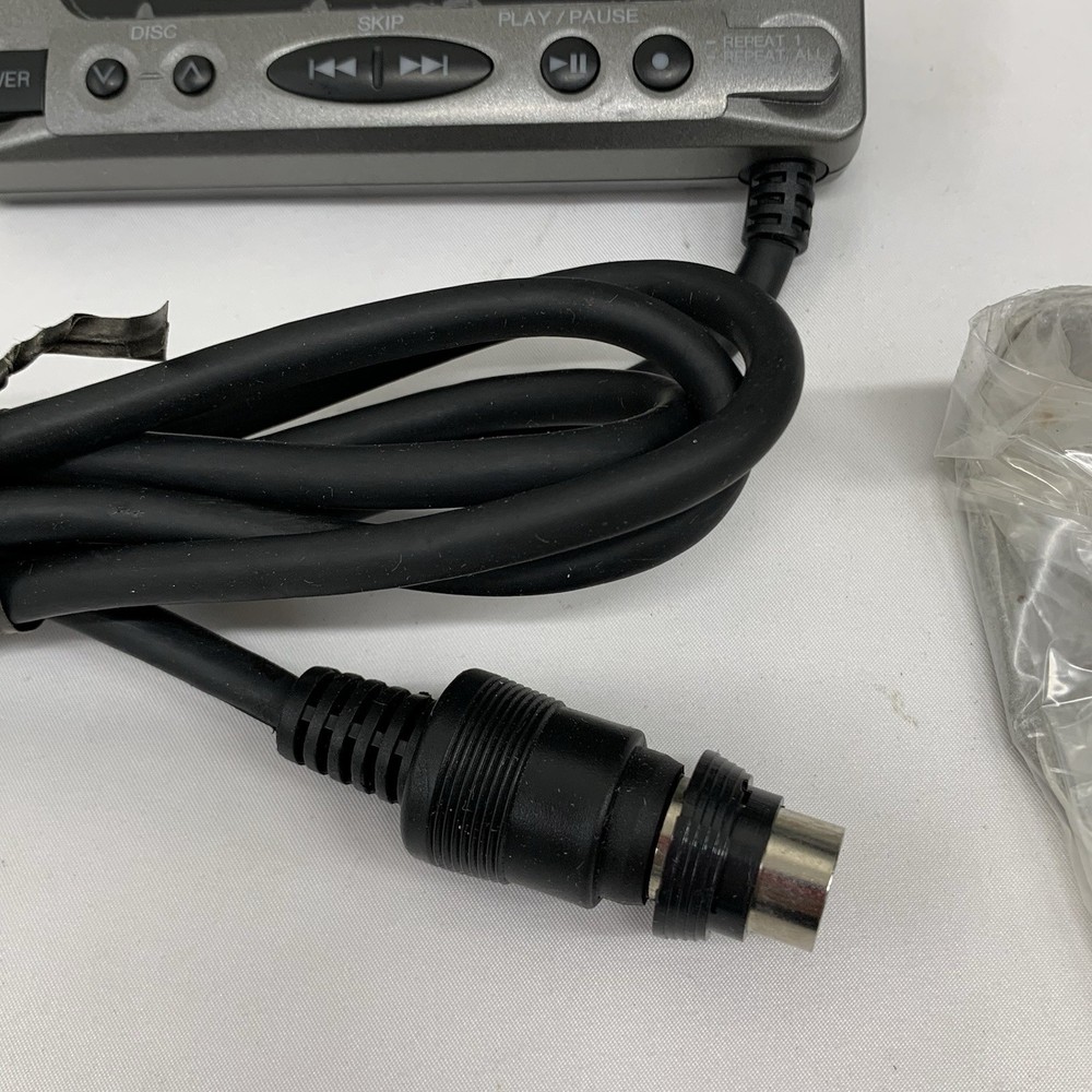 Aiwa ADC-FM65 6-CD Changer System w/FM Modulator & Remote Control