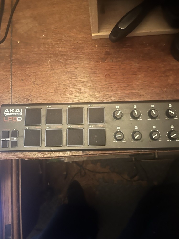 AKAI Pro LPD8 Portable Drum Pads & Controller