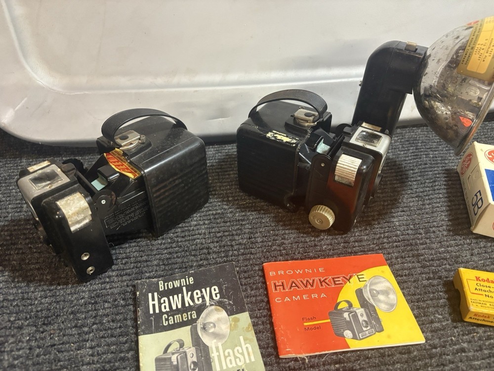 Vintage Kodak Brownie Hawkeye Flash Model with Flash. Untested