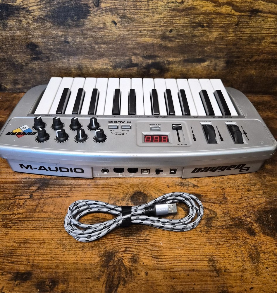Midiman Oxygen 8 MIDI 25-Key M-Audio Mobile Two Octave Keyboard USB Controller