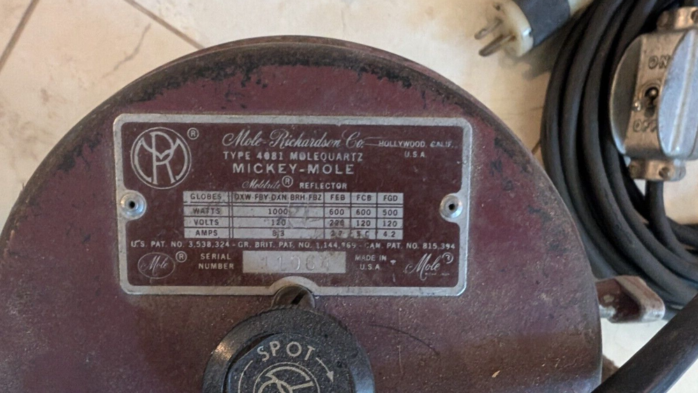 Mole Richardson Mickey Mole Type 4081 1000W w Barndoors