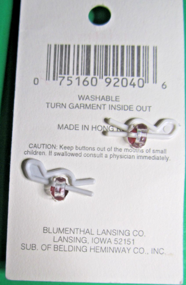 (2) LaMODE 1" CHRISTMAS STITCHERY PATCHWORK HEARTS PLASTIC SHANK BUTTONS NOS-2/1