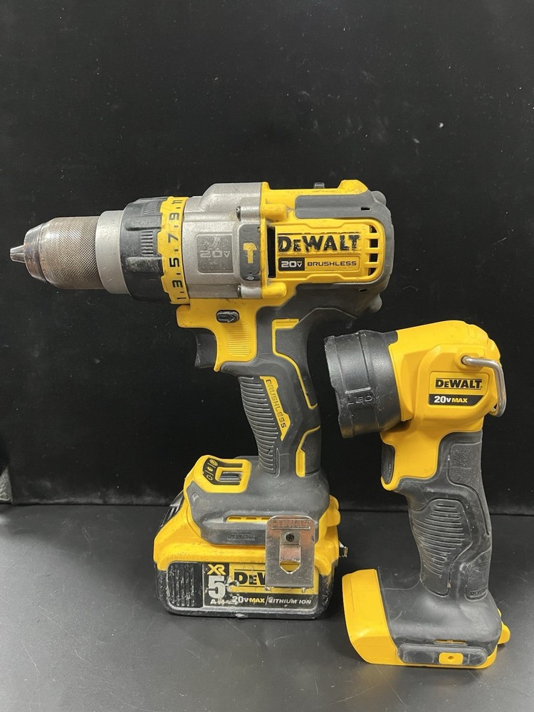 Dewalt 1/2” Hammer Drill/ Drill Driver W/ 5AH Battery & Work Light