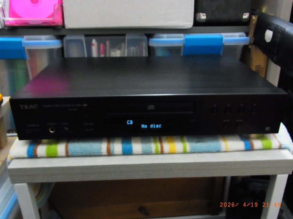 TEAC CD-P650 CD Player with USB Digital Interface Recording/Playback
