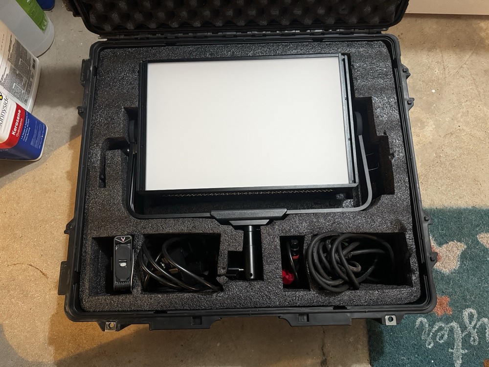 Aputure Nova P300c RGBWW LED Panel + Hard Rolling Case