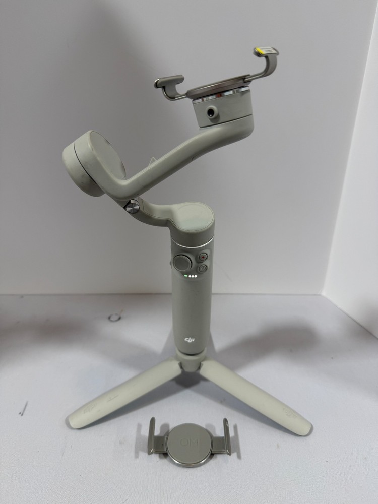 DJI OM 5 Smartphone Gimbal Stabilizer