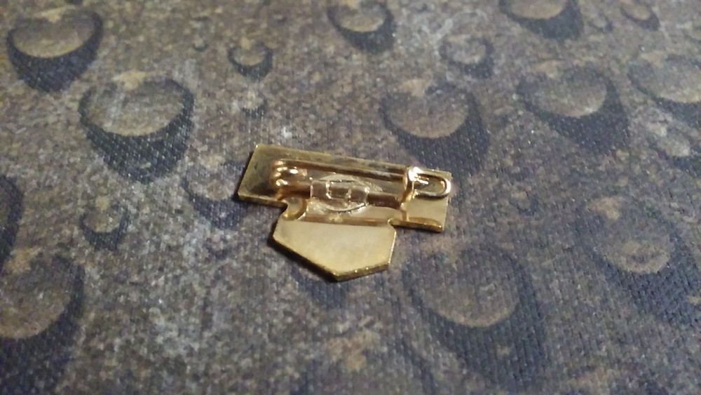 HyperCard Apple computer vintage pin badge