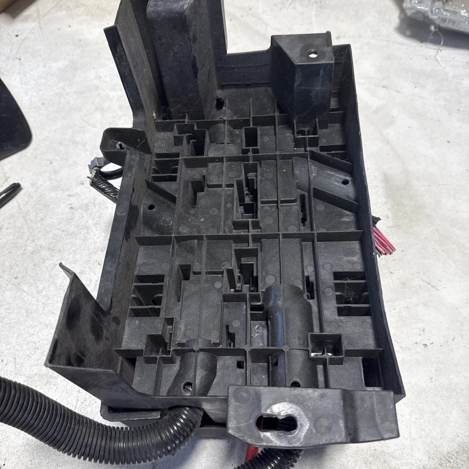 2007-2009 GMC Yukon Engine Fuse Box OEM