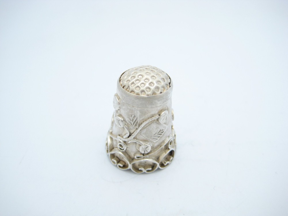 Antique Sterling Silver Raised Leaf Scroll Design Sewing Thimble
