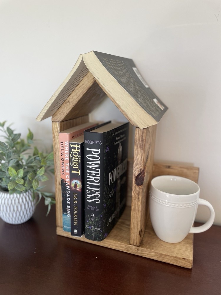 Book Nook - Mini Bookshelf & Placeholder!