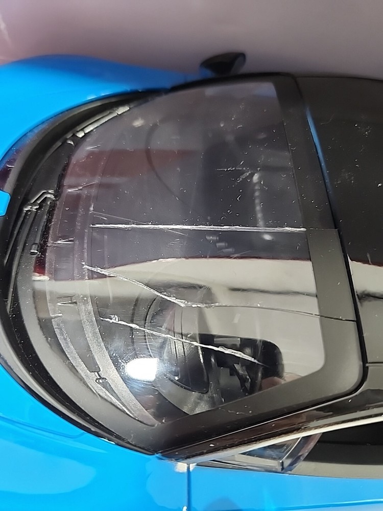 WORLD TECH TOYS Bugatti Chiron - 1:14 Scale Cracked Windshield