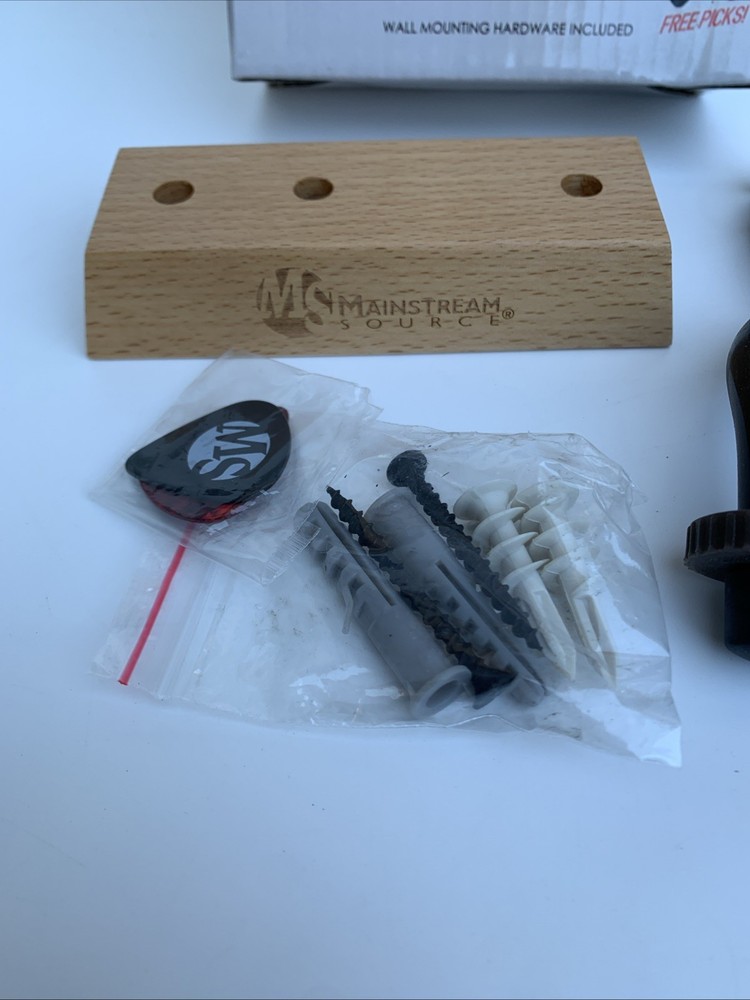 Mainstream Source - Guitar Wall Hanger Cradle