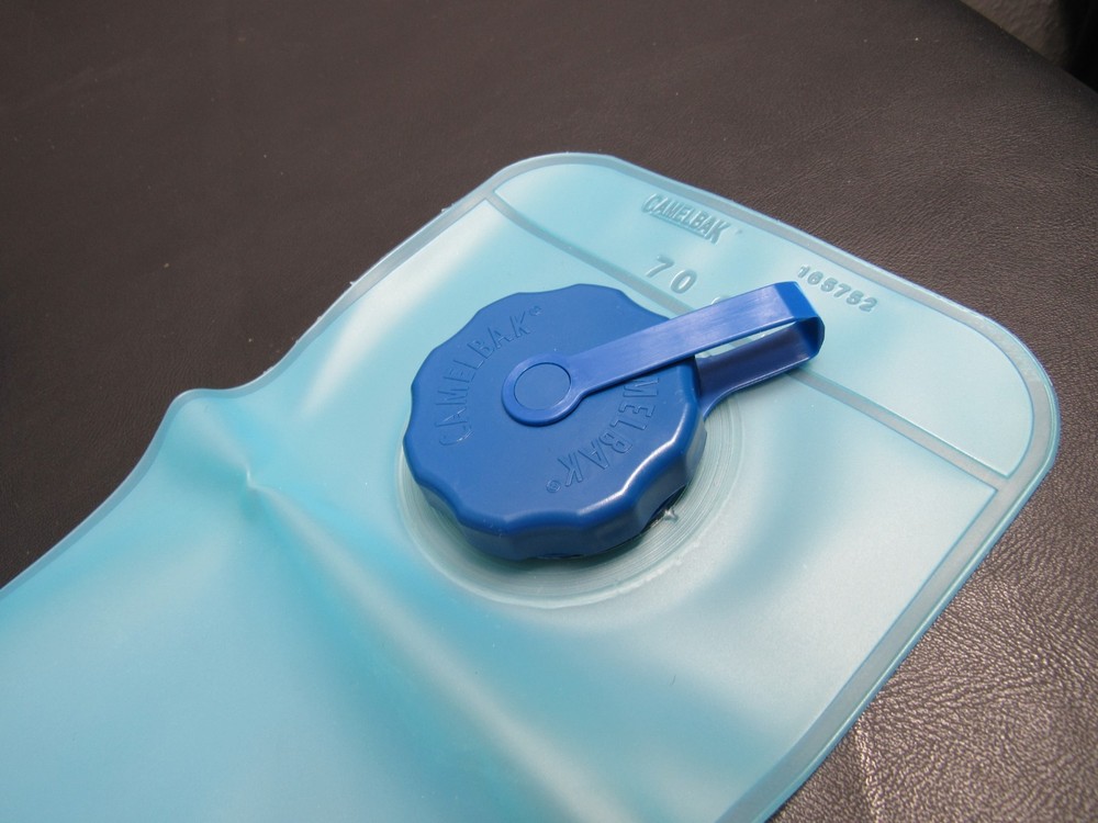 CamelBak Classic Hydration Pack 70oz 2Liter w/ External Pocket/Reflective NEW