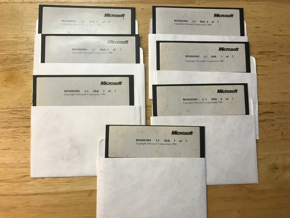 MICROSOFT WINDOWS 3.1 - 5.25" DISKS W HARDSHELL CASE