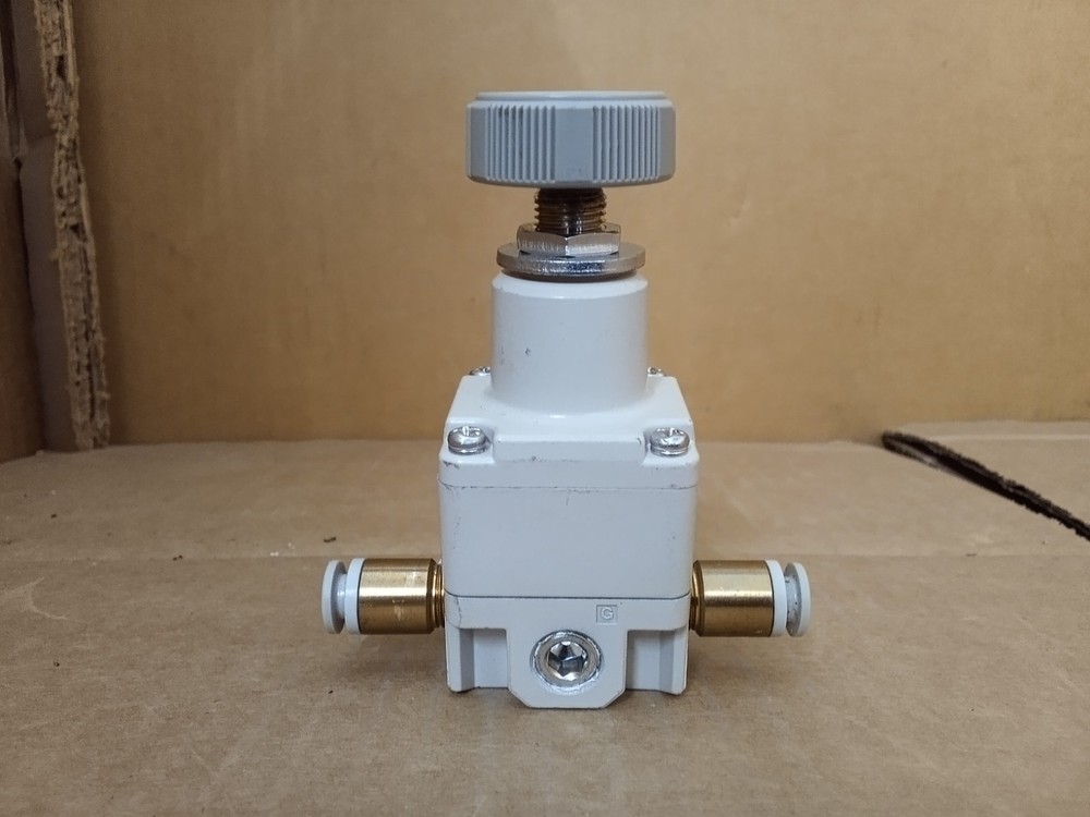 SMC Precision Regulator IR1000-F01