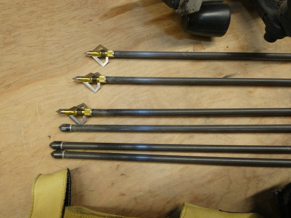 Barnett Archery Hunter XTreme Right Hand Compound Bow Setup Arrows Release +