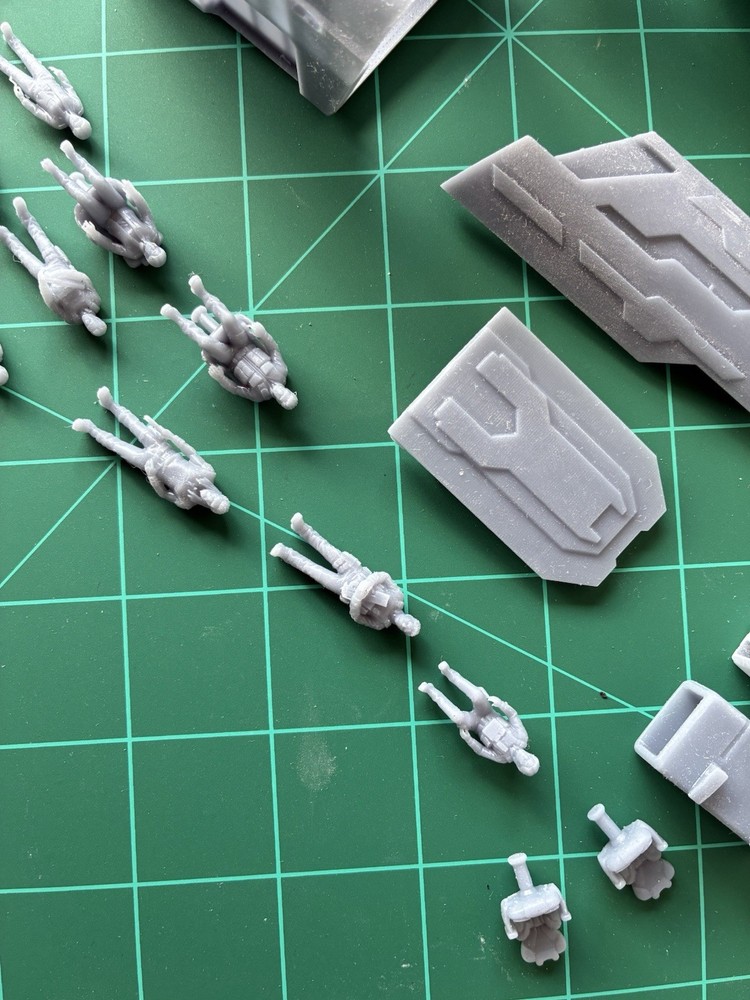 1/64 Scale Stargate Atlantis Puddlejumper and Wraith Dart