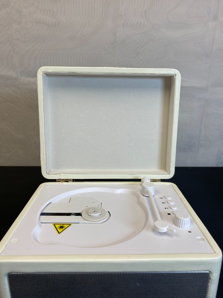 Yinhing White Built-In Speakers Bluetooth Portable CD Player With Remote Control