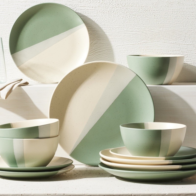 Durable Stoneware 12 Piece Dinnerware Set Microwave Dishwasher Safe Service 4 US