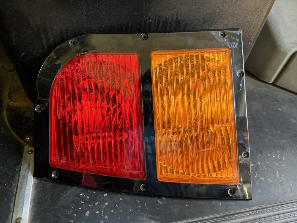 Used Thomas C2 Front Passenger Warning Light Assembly TBB117418