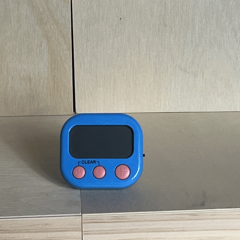 Yesbay kitchen timer blue with pink buttons