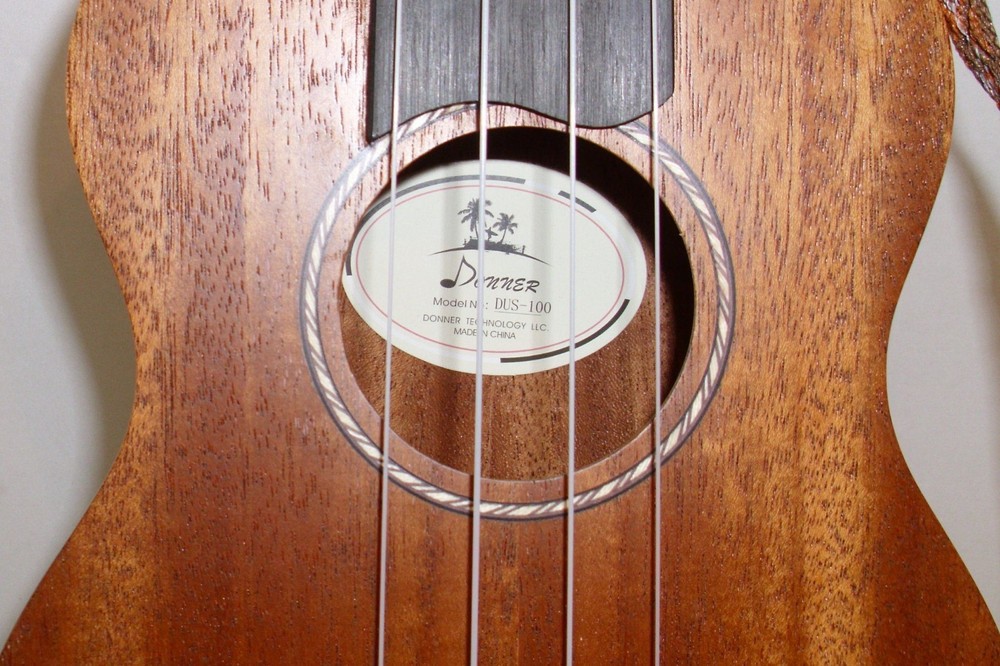 DONNER MAHOGANY WOOD UKULELE WITH CASE & ACCESSORIES