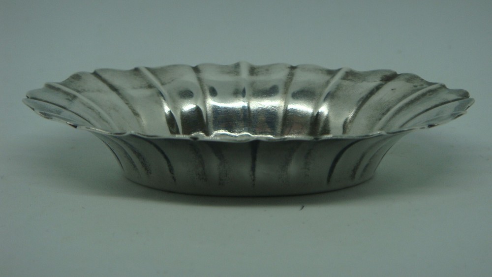 VINTAGE WALLACE STERLING SILVER NUT CANDY DISH "M"