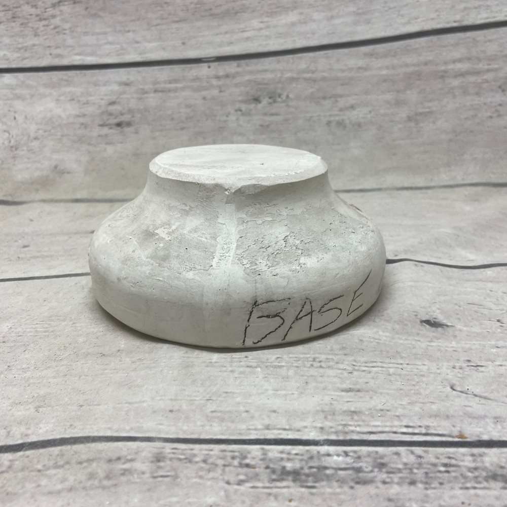 Vintage Unbranded Ceramic Casting Mold Round Base #847-B