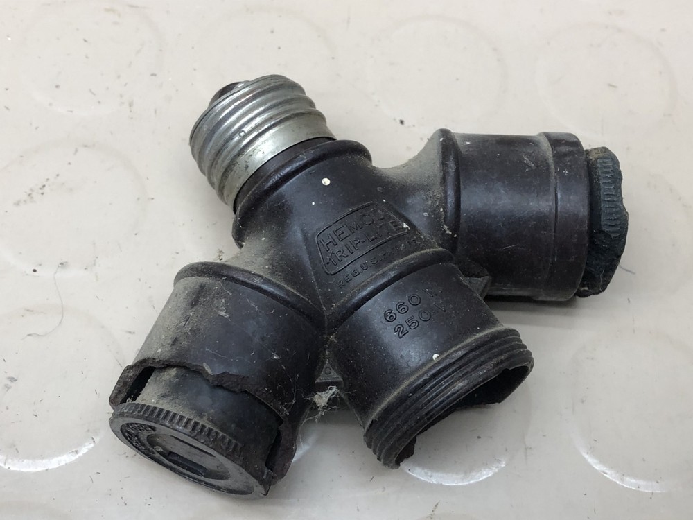 vintage Bakelight Hemco trip-lite Triple Socket + inserts