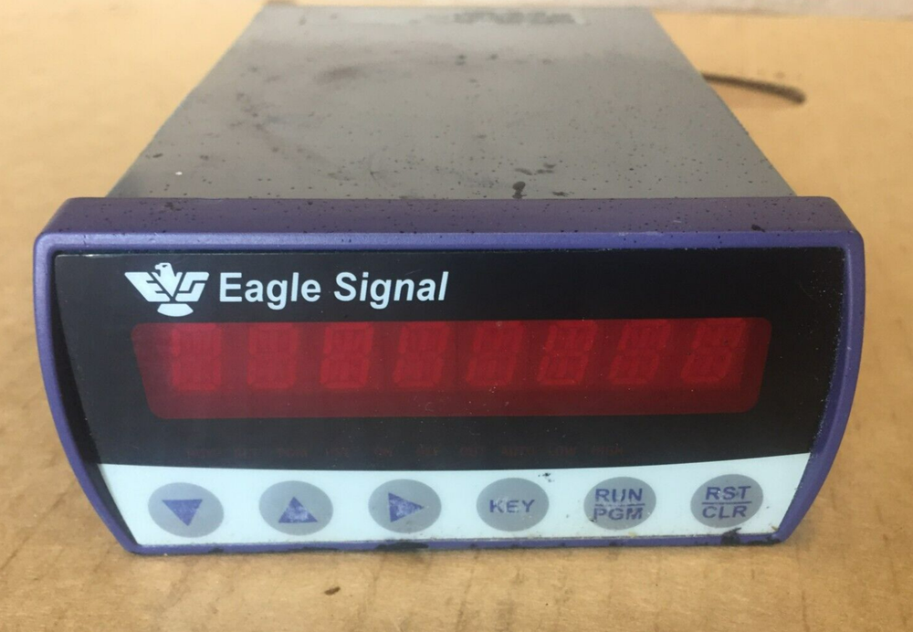 Eagle Signal Model CMO3O111220 Counter/Totalizer