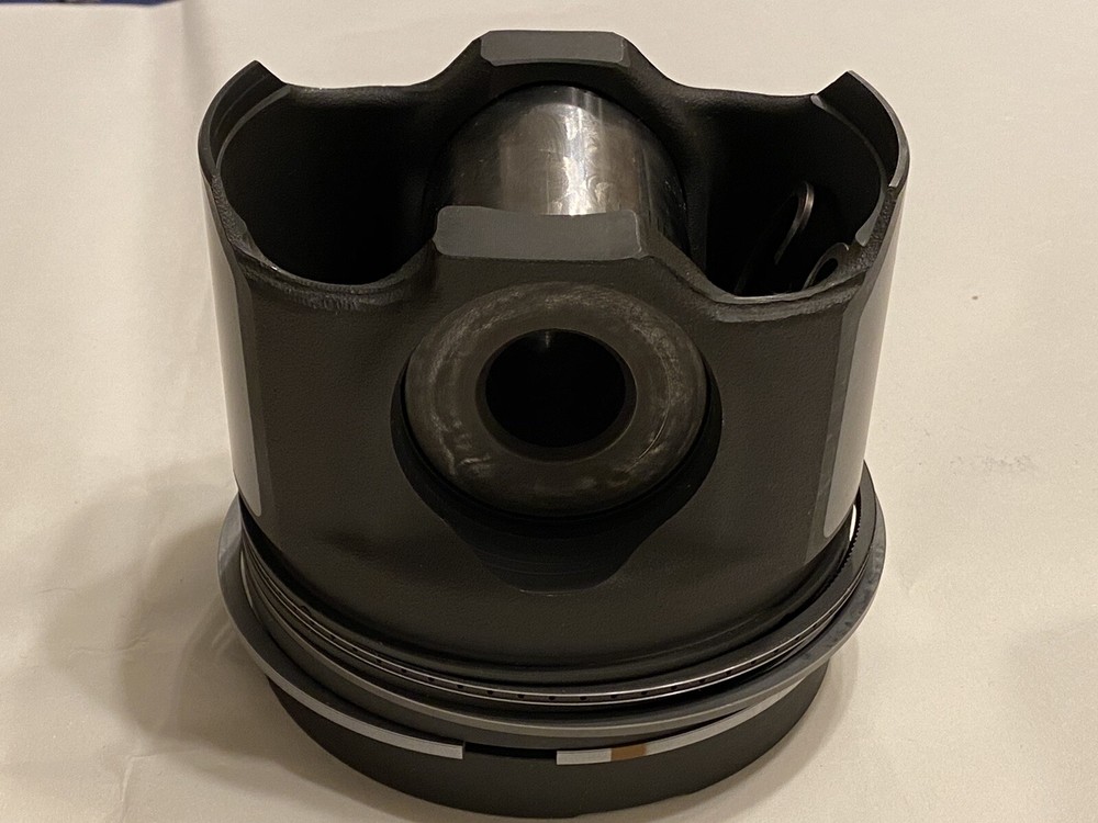 Paccar 1976615 Engine Piston Set
