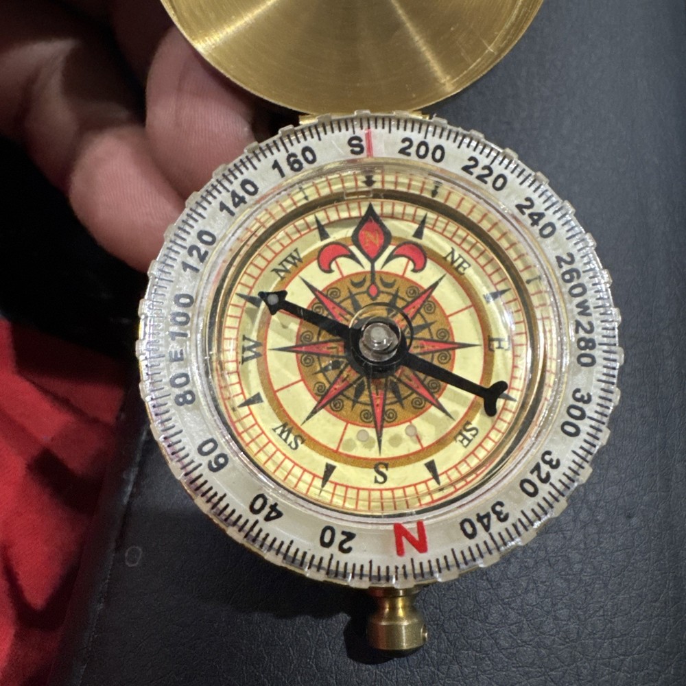 Vintage Brass Pocket Compass with Hinged Lid –read