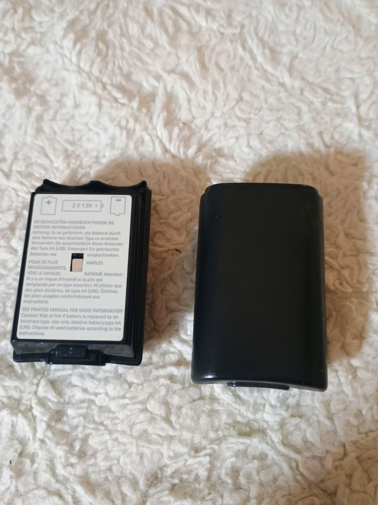 Xbox 360 Wireless Controller Battery Pack – Shell Only – Broken/Damaged – Parts