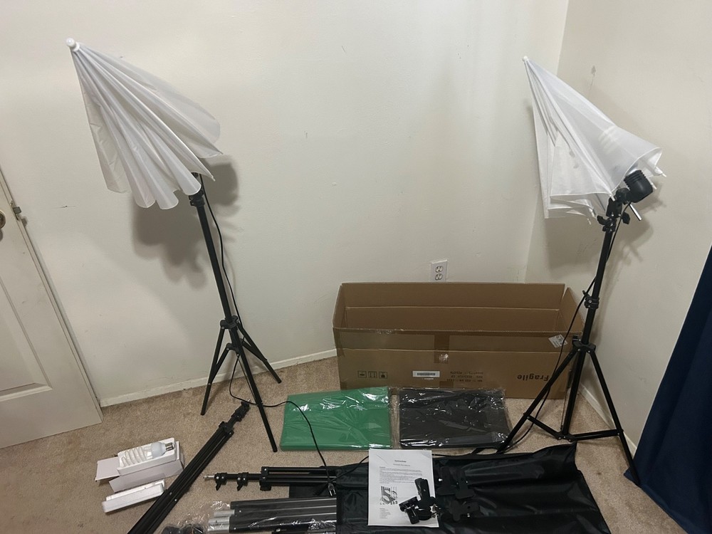 Photography Backdrop Studio Lighting Kit. Lightly used. Some items never used