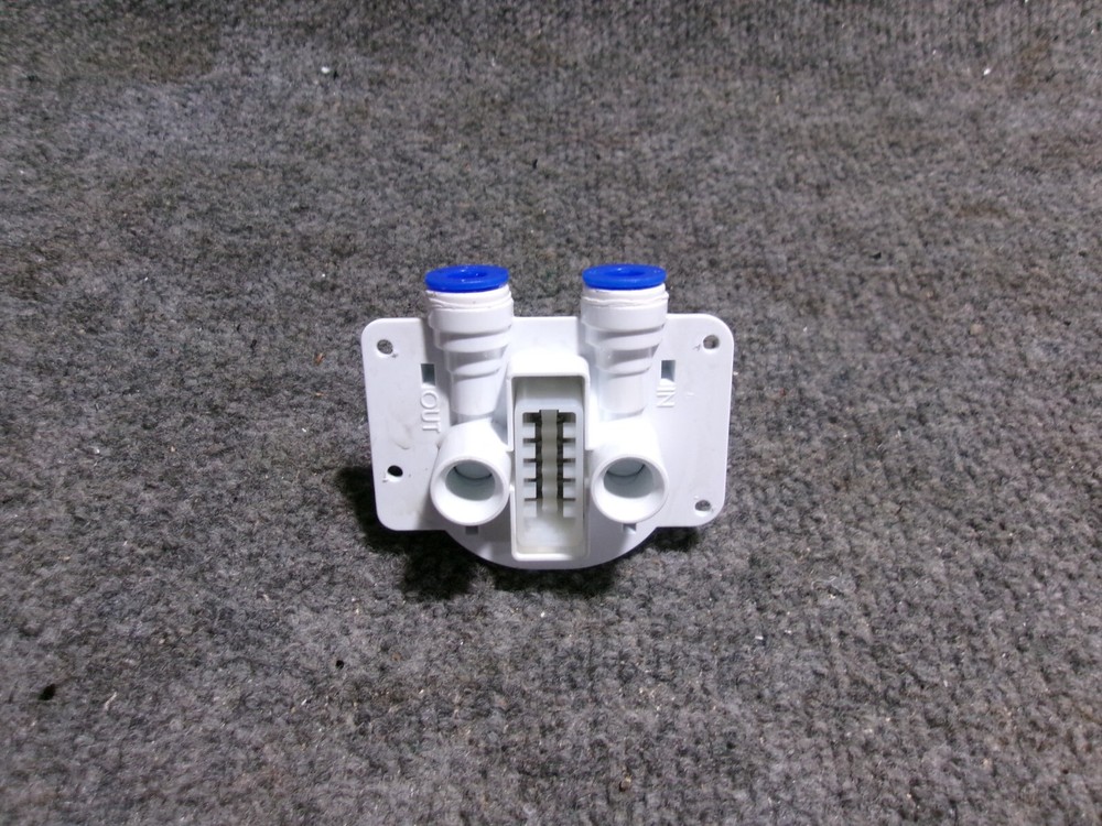 242009604 FRIGIDAIRE KENMORE REFRIGERATOR WATER FILTER BASE