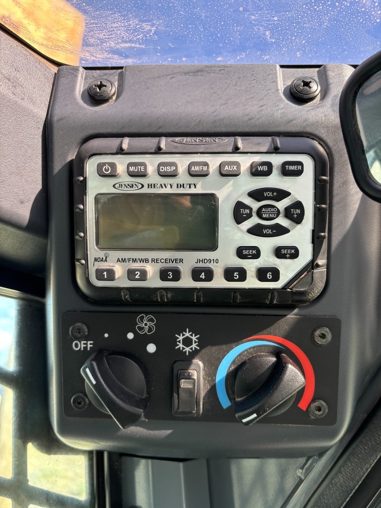 2024 Takeuchi skidsteer TLR6 with bits