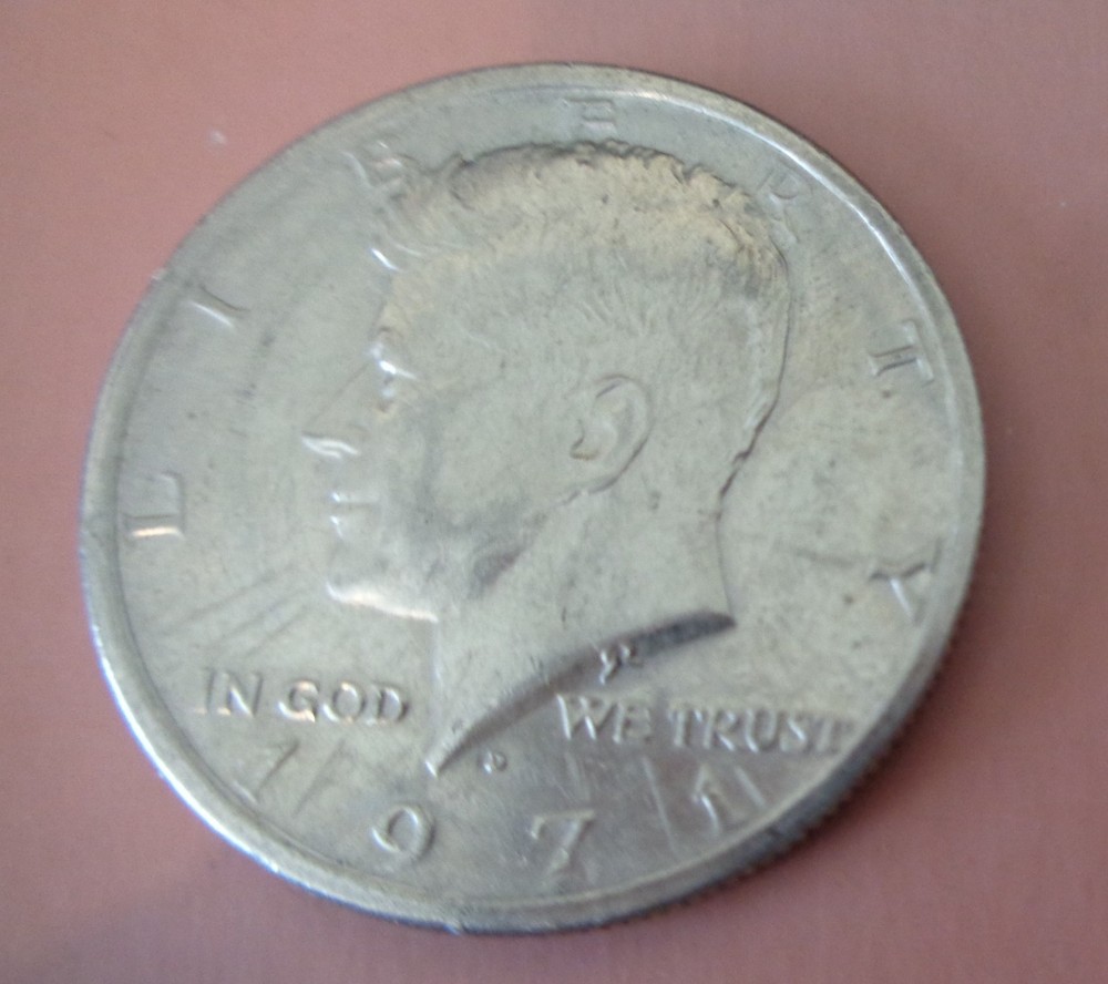 1971 D KENNEDY HALF DOLLAR *FREE SHIPPING*