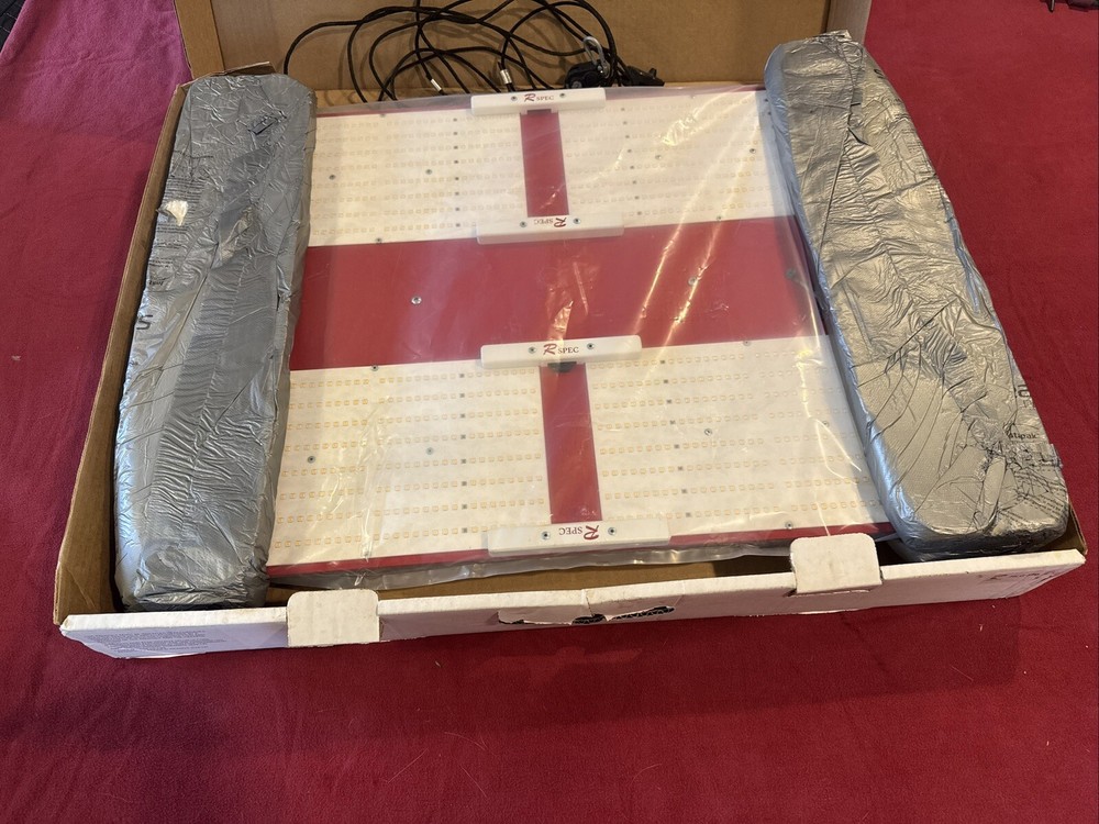 Horticulture Lighting Group HLG550V2, Rspec LED Grow Light