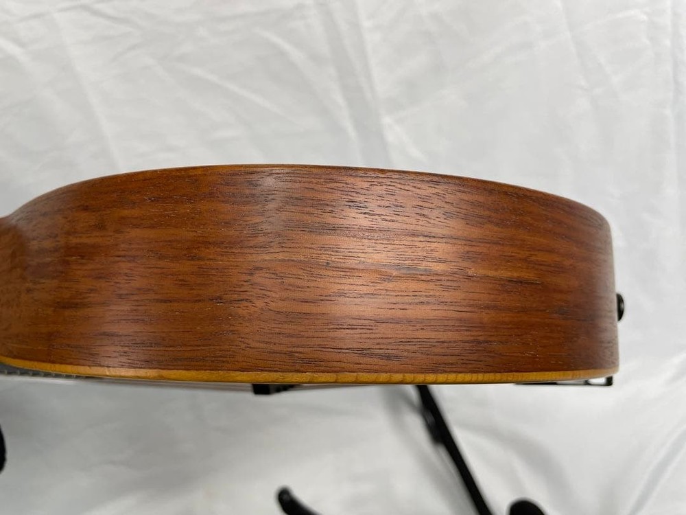 Tacoma flat mandolin m-1