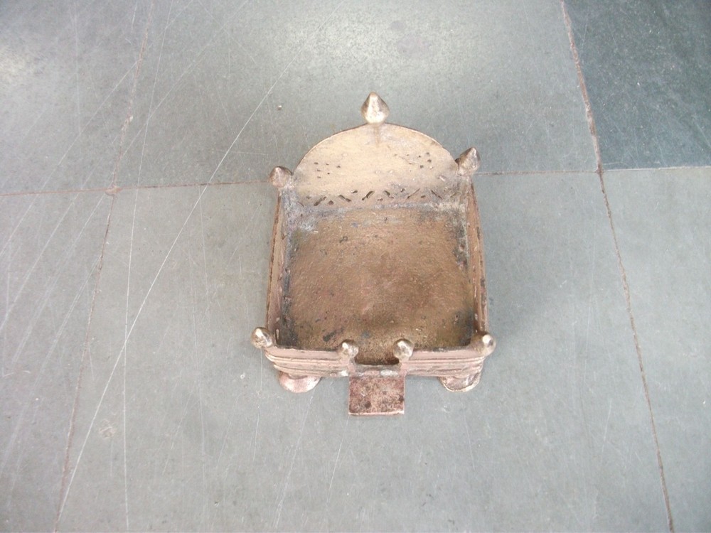 Vintage Brass Handcrafted Jali Cut Solid Heavy Stand/Throne, Nice Patina
