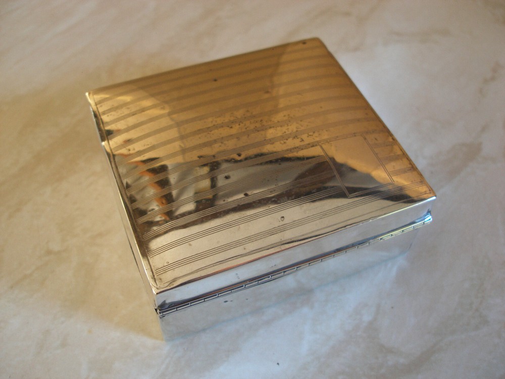 VINTAGE STERLING SILVER CIGARETTE BOX