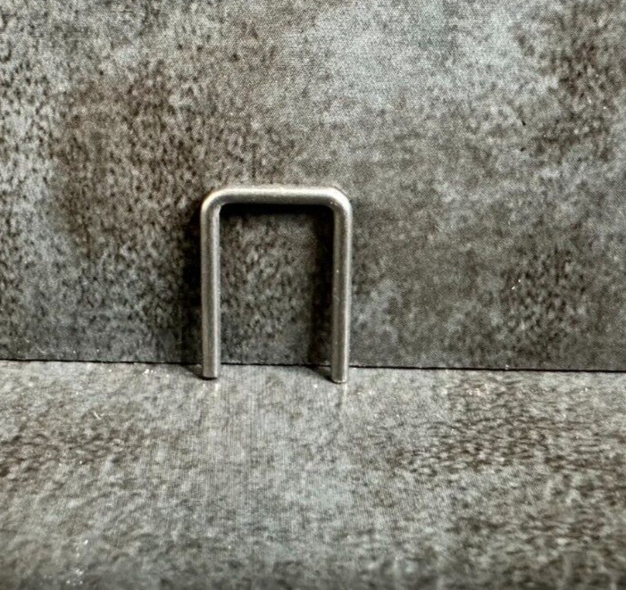 Drager 3337101 Retention Staple - new