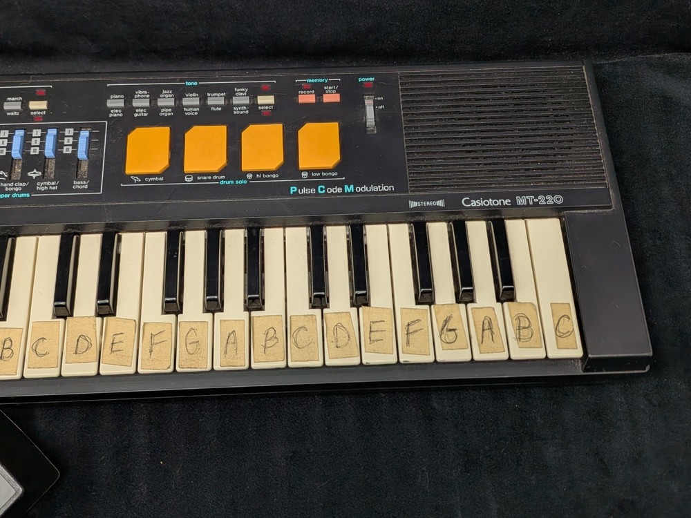 Casio Casiotone MT-220 Keyboard Electronic Piano Synth - Tested Working