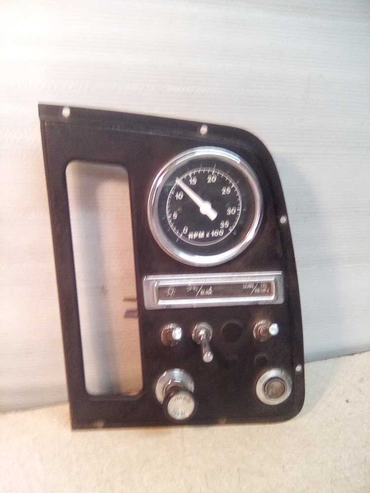 Ford LTS8000 E8HT-800433A-AW Gauge Switch Panel