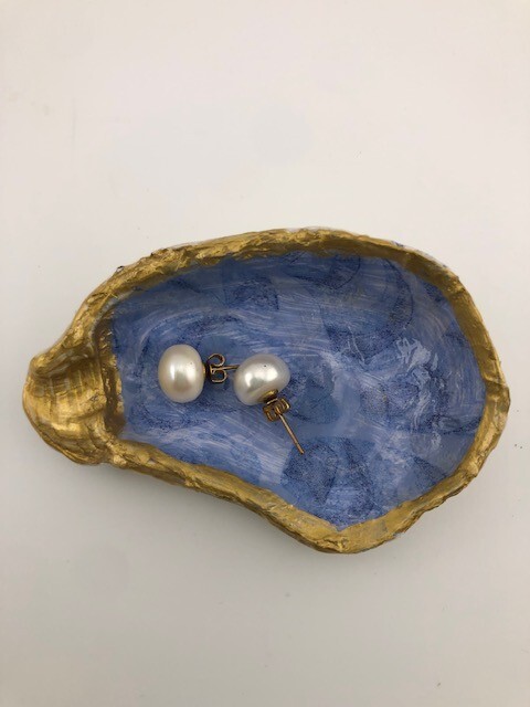 Hand Crafted Periwinkle and Blue Paint Pour Oyster Shell
