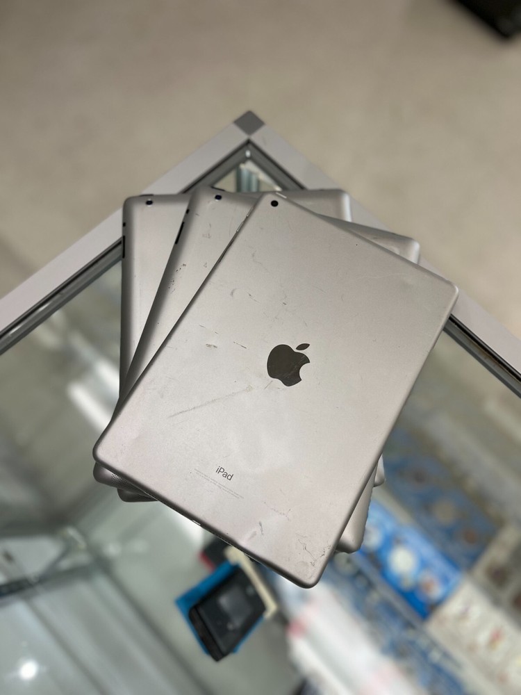 Apple iPad Lot of 3 | *READ DESCRIPTION*