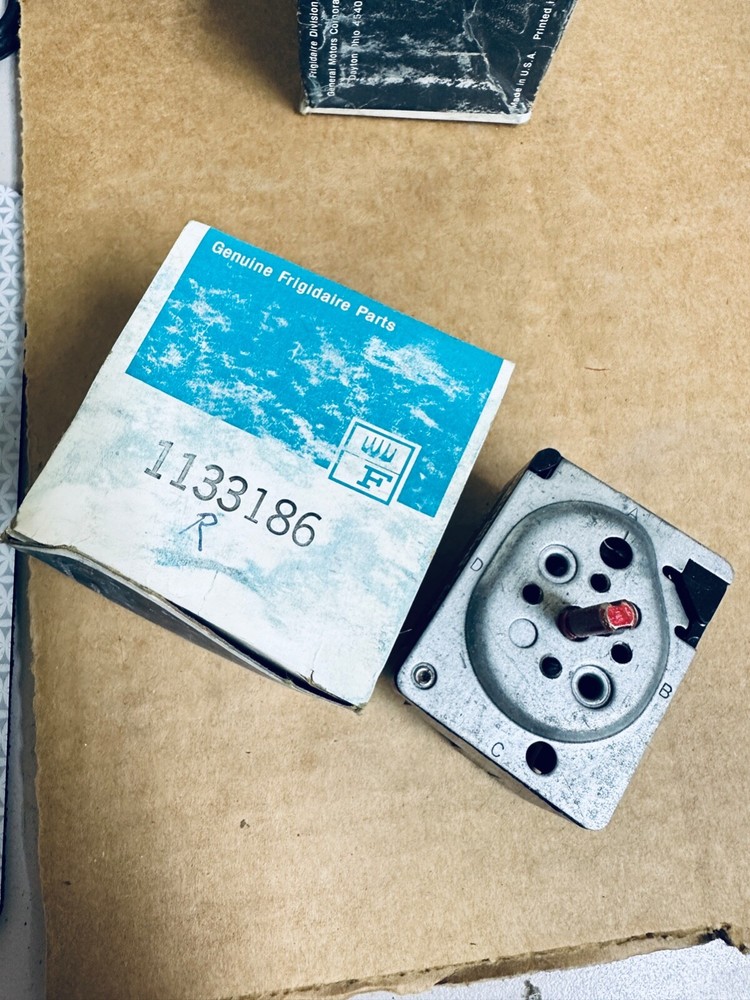 OEM Frigidaire 1133186 Surface Element Burner Switch 821533