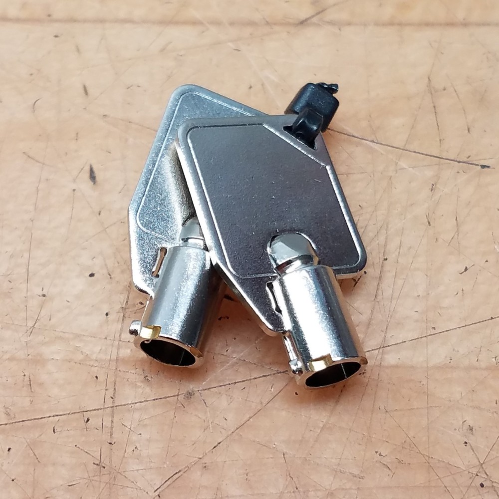 Lot Of 2 - Omnicell 2232 Key - USED