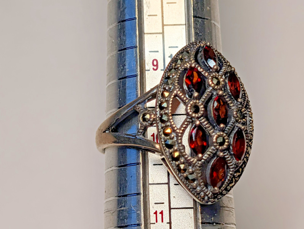 STERLING SILVER GARNETS RING SIZE 10 HALLMARKED 925