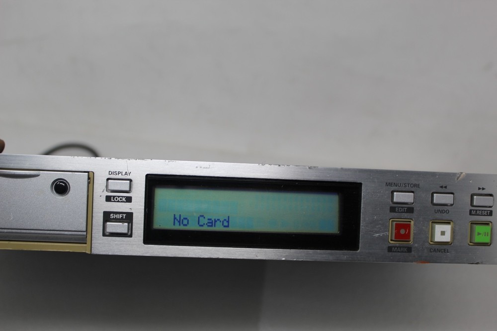 MARANTZ PMD570 Pro Studio Solid State Digital Audio Recorder Player